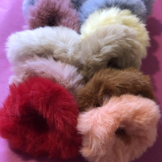 fineste fake fur schrunies