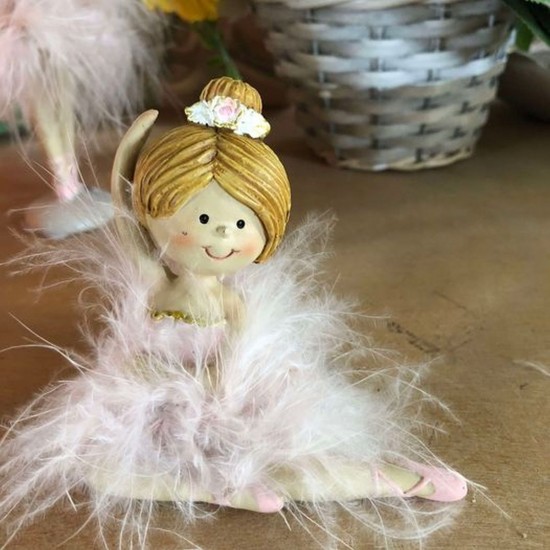 Yndig ballerina pige med fjerkjole 9 cm